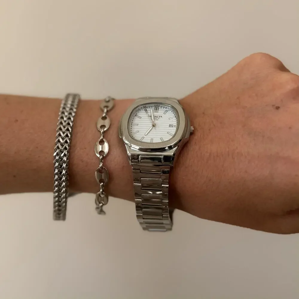 Y2K Silver Square Quartz Watch with Textured Dial Unisex 8.5